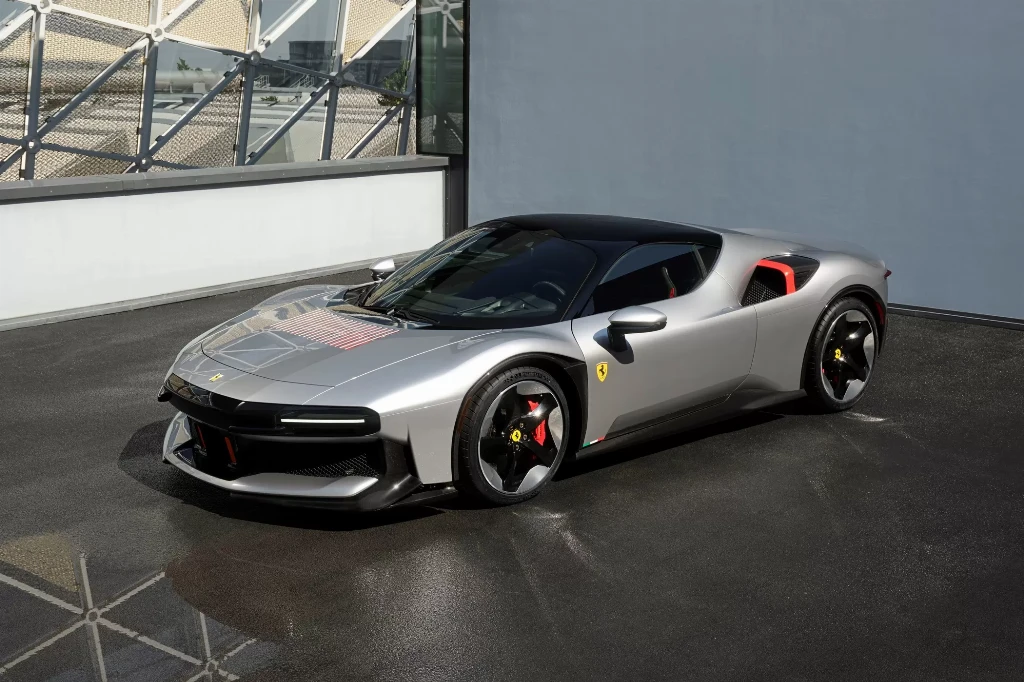 У дусі 70-х: ексклюзивний гібрид Ferrari CZ26 показали офіційно
